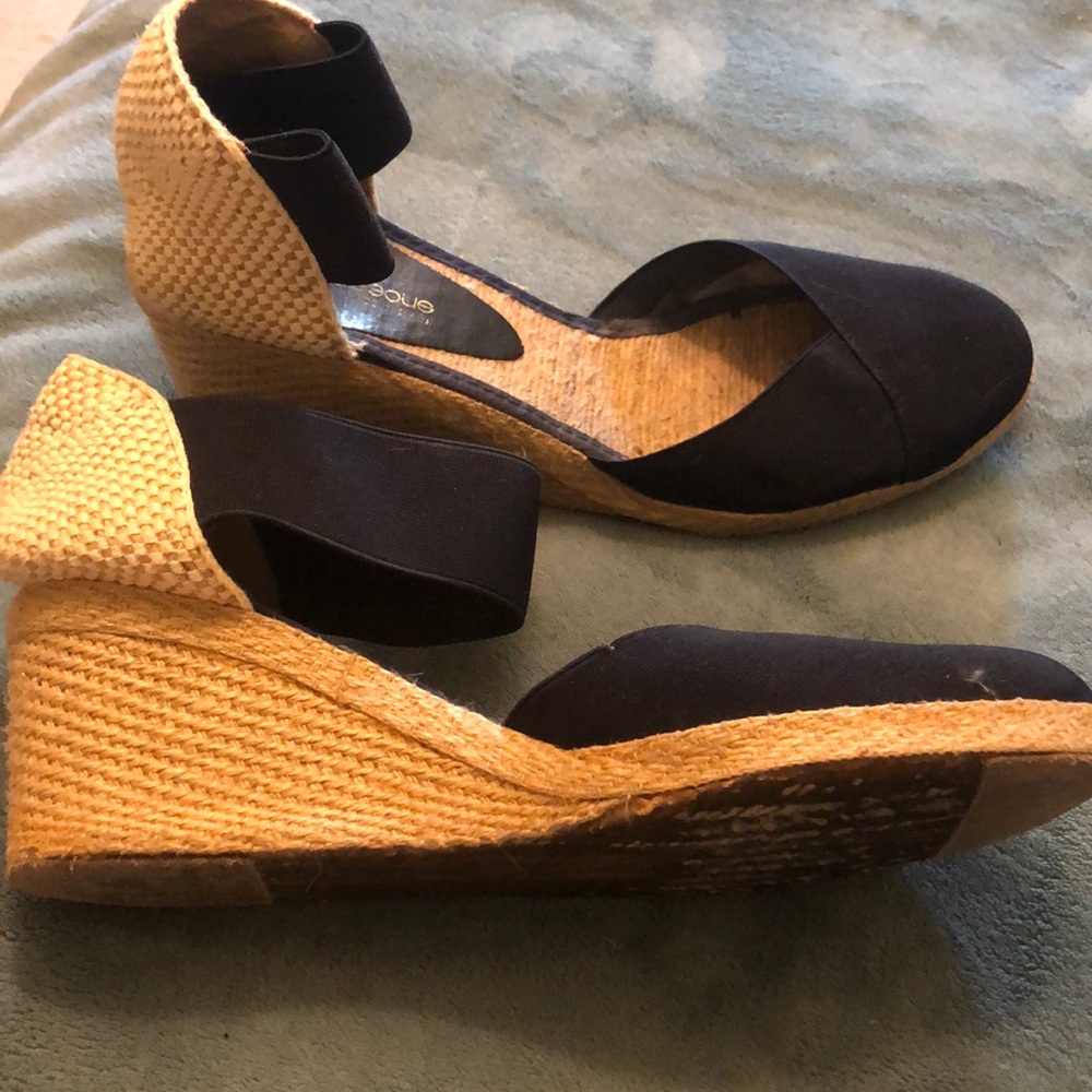 Andre Assous Anouka Espadrille Sandle /Black 9.5.  Reduced !